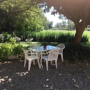 Appartement Dans Un Mas Provencal, Istres